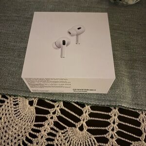 2nd generation Apple AirPods Pro in Classic White used only a few times
